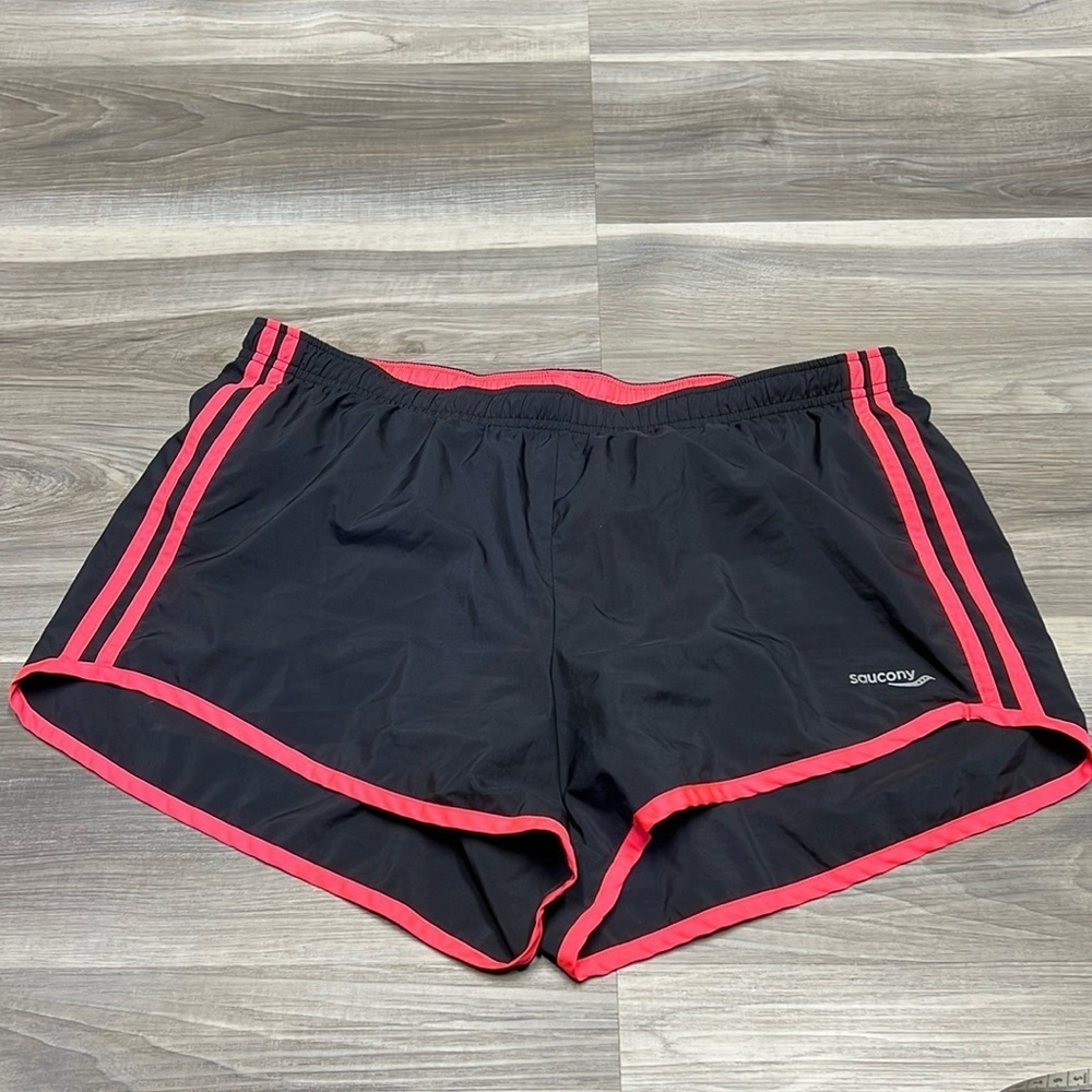 Saucony athletic shorts size XL